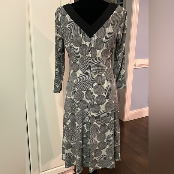 EUC Maggie London Geometric Dress - Picture 5 of 6